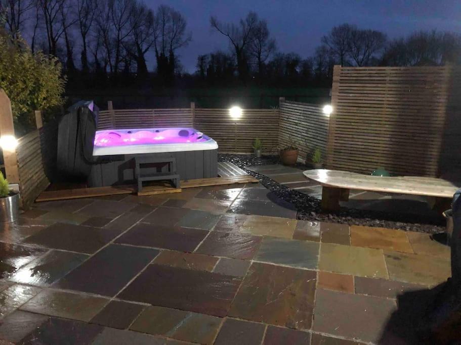 Вилла Moors Wood Relaxing ,Tranquil Retreat With Hot Tub Чипенхэм Экстерьер фото