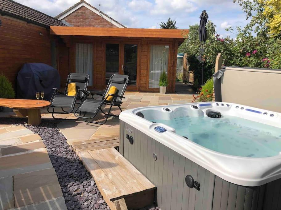 Вилла Moors Wood Relaxing ,Tranquil Retreat With Hot Tub Чипенхэм Экстерьер фото