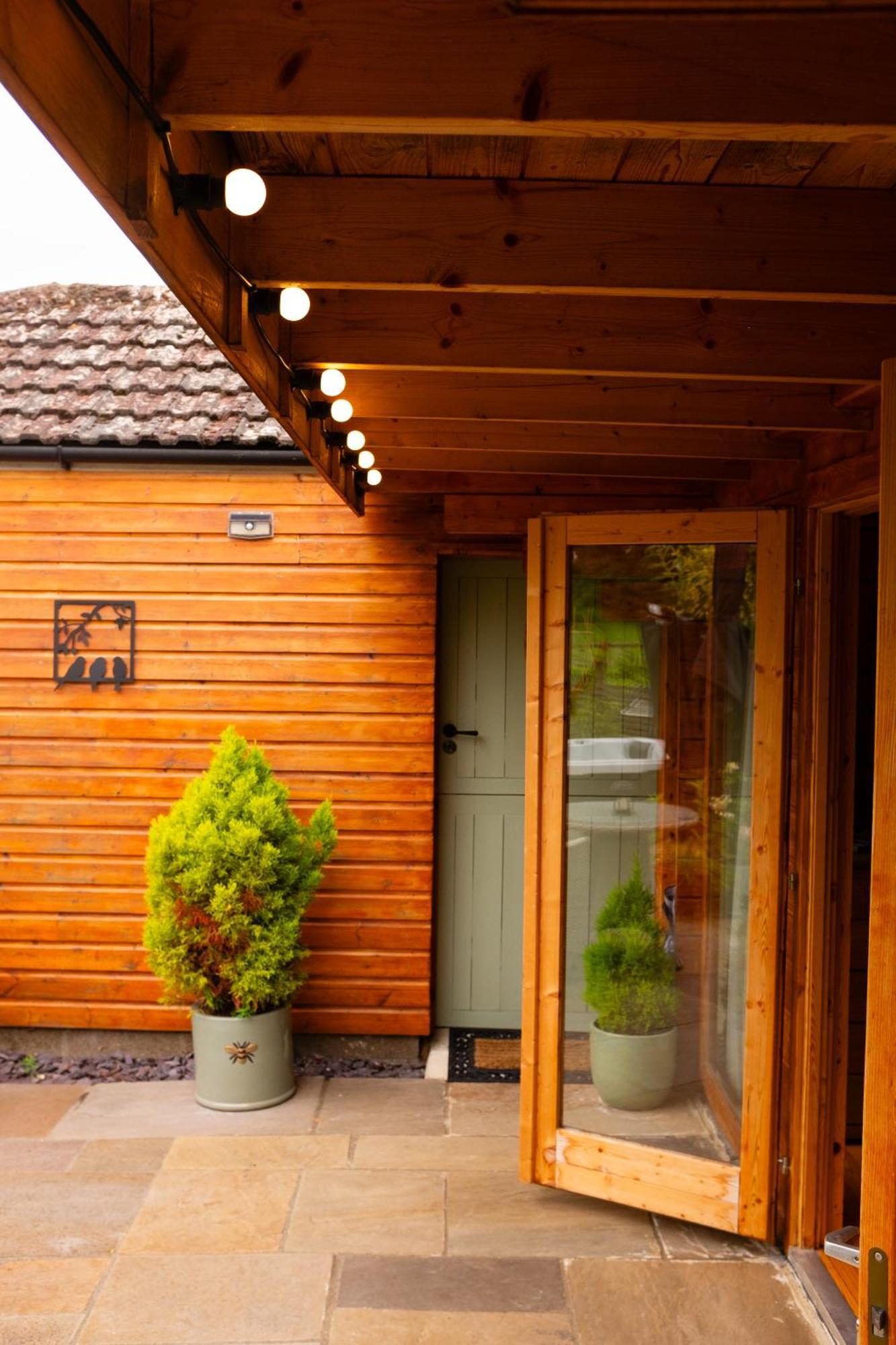Вилла Moors Wood Relaxing ,Tranquil Retreat With Hot Tub Чипенхэм Экстерьер фото