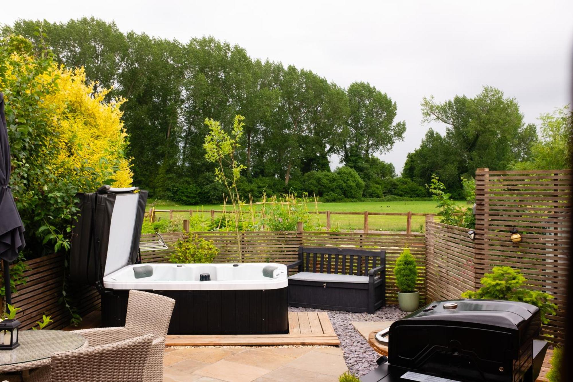 Вилла Moors Wood Relaxing ,Tranquil Retreat With Hot Tub Чипенхэм Экстерьер фото